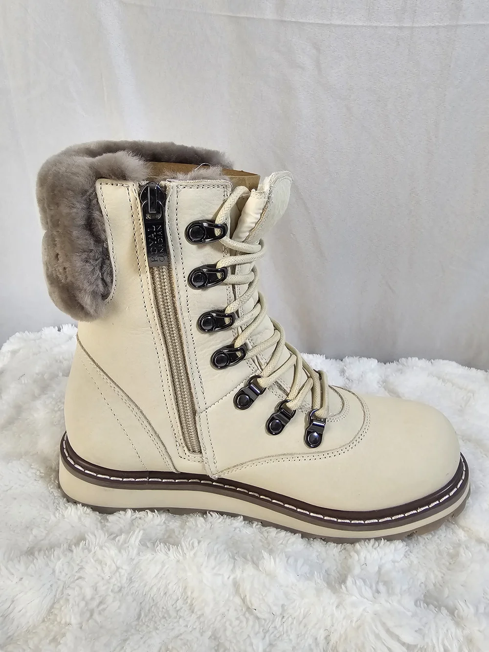 NWT‎ Royal Canadian Cambridge Winter Boots | Pale Ale White | Size 6